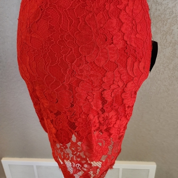 Lulu's lace open back dress size Small New - Picture 2 of 7